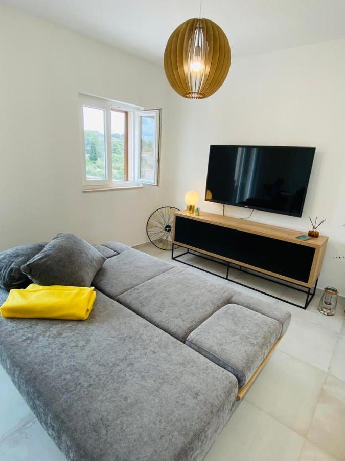 New Apartment With Panoramic View Stomorska Bagian luar foto