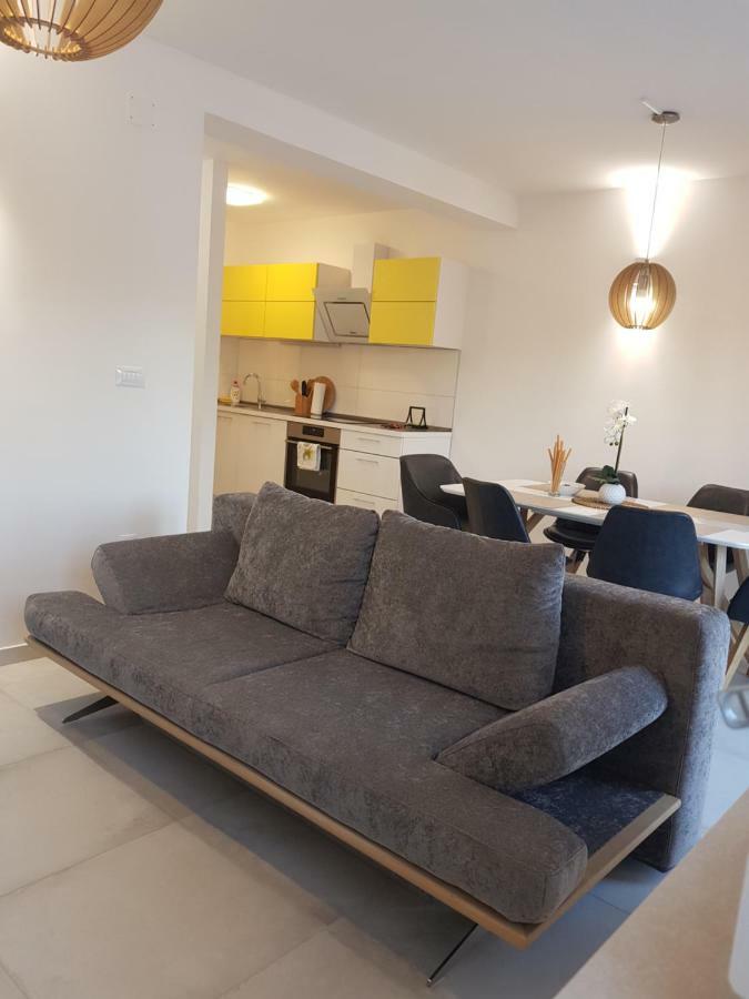 New Apartment With Panoramic View Stomorska Bagian luar foto